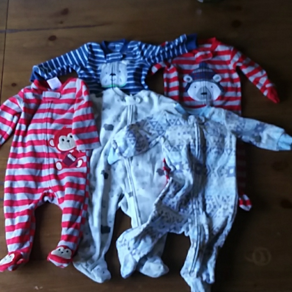 5 pair of fleece fotted pajamas
